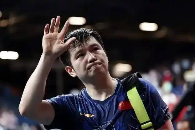 爱游戏官网-关于托特纳姆训练开放日；加时末段调整名单引欢呼；德国杯在即；数据趋势出现新变化的信息